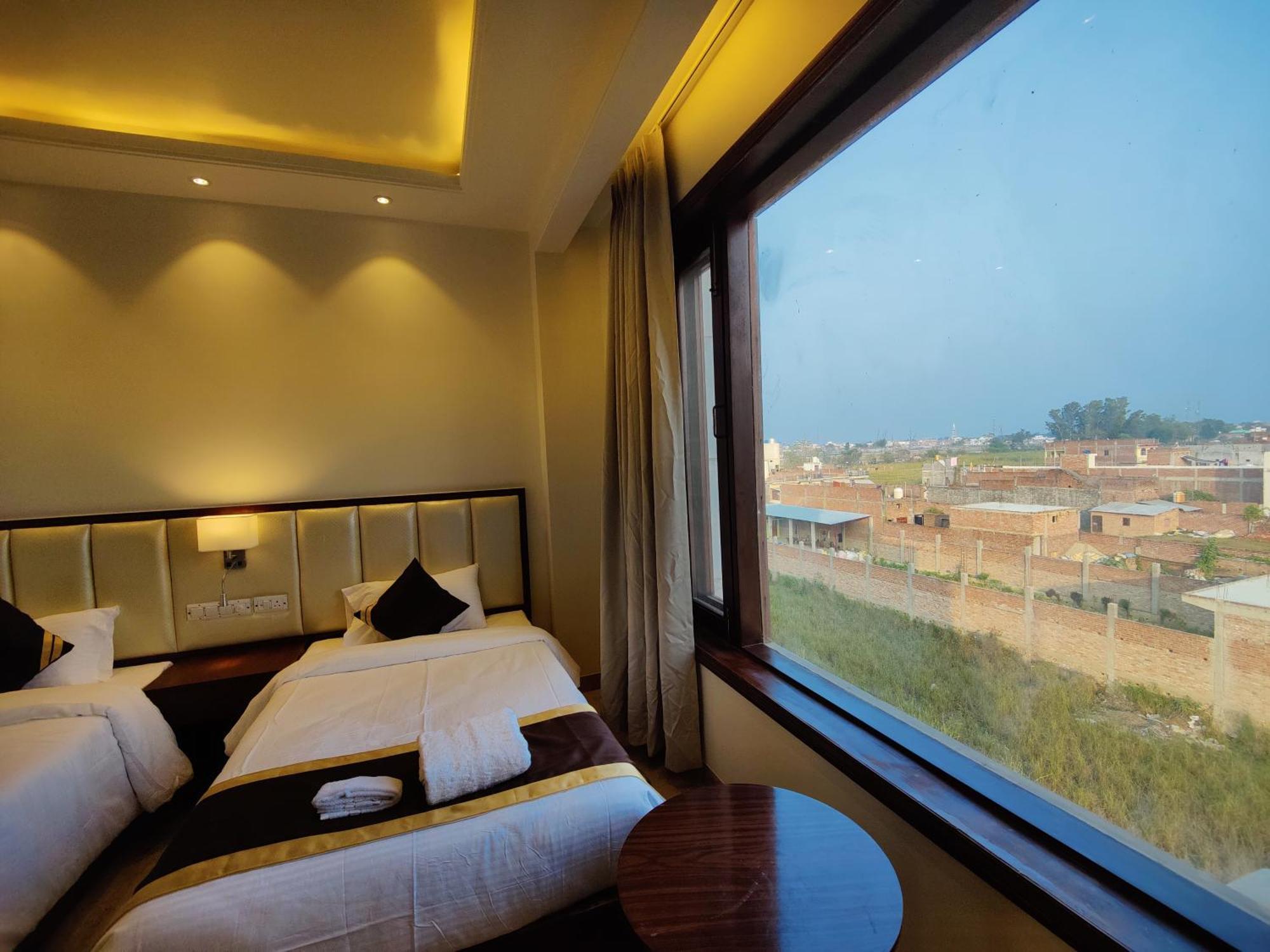 Mds Royal Resort Tulsipur Luaran gambar